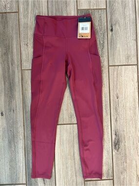 The North Face Skyway Leggings XS Cyber Berry NWT Women’s Activewear Gym Yoga